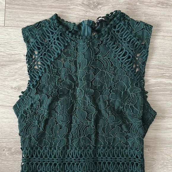 Emerald green lace dress - Picture 3 of 4